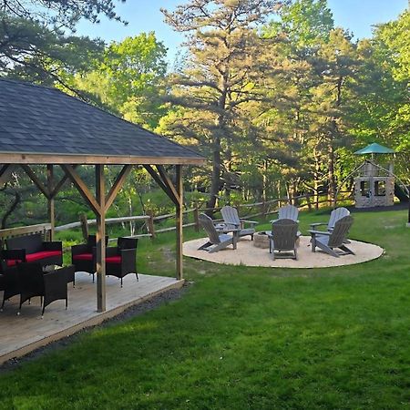 Peaceful Pocono Home With Hot Tub, Gym, & Office Long Pond エクステリア 写真