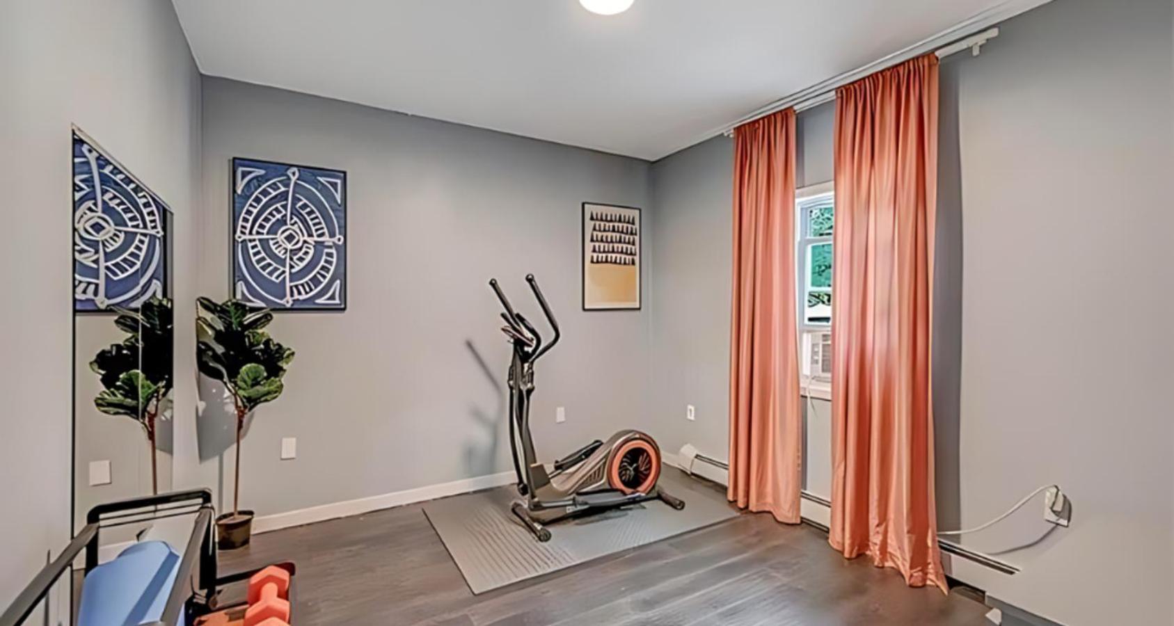Peaceful Pocono Home With Hot Tub, Gym, & Office Long Pond エクステリア 写真