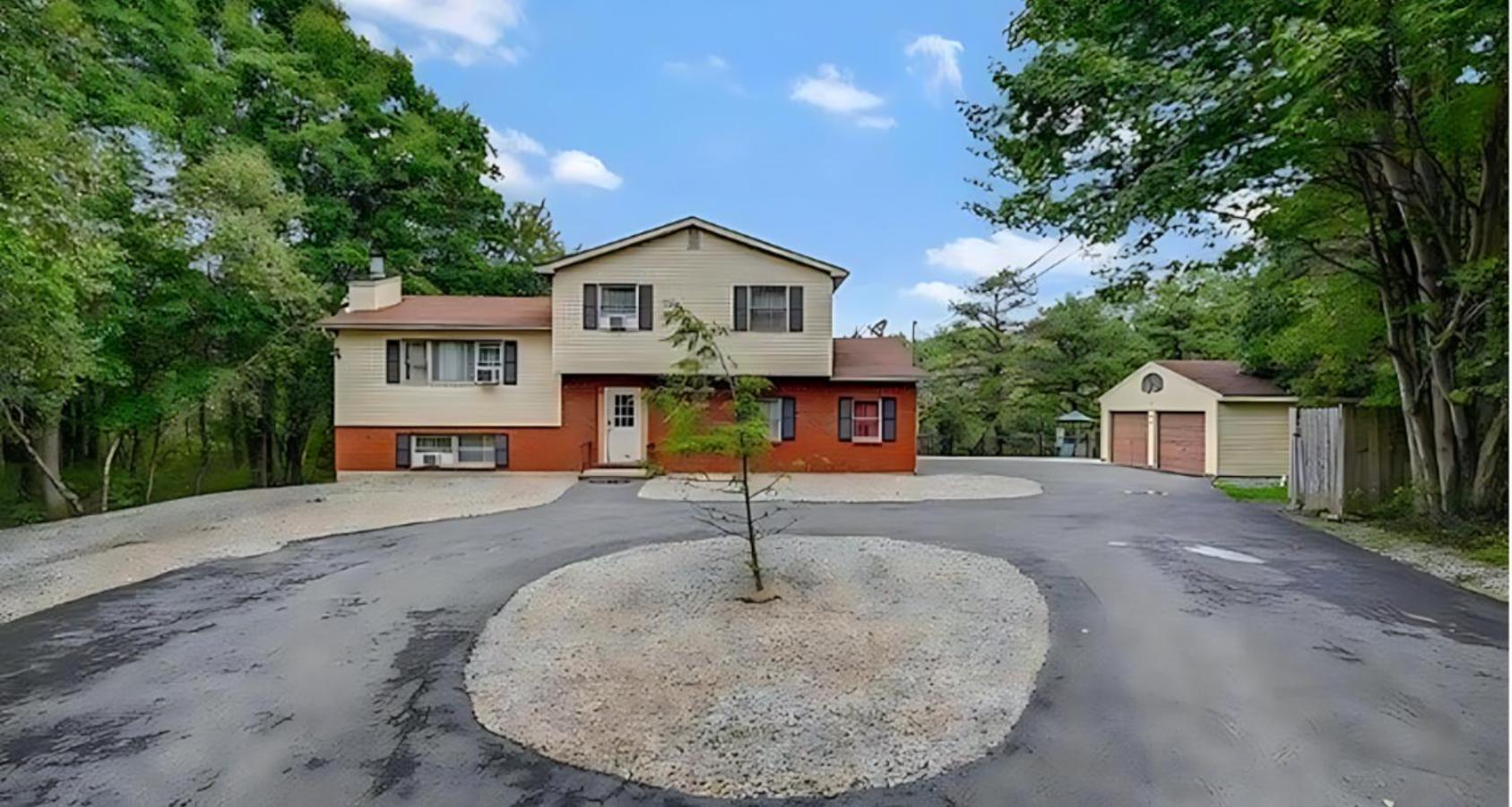 Peaceful Pocono Home With Hot Tub, Gym, & Office Long Pond エクステリア 写真
