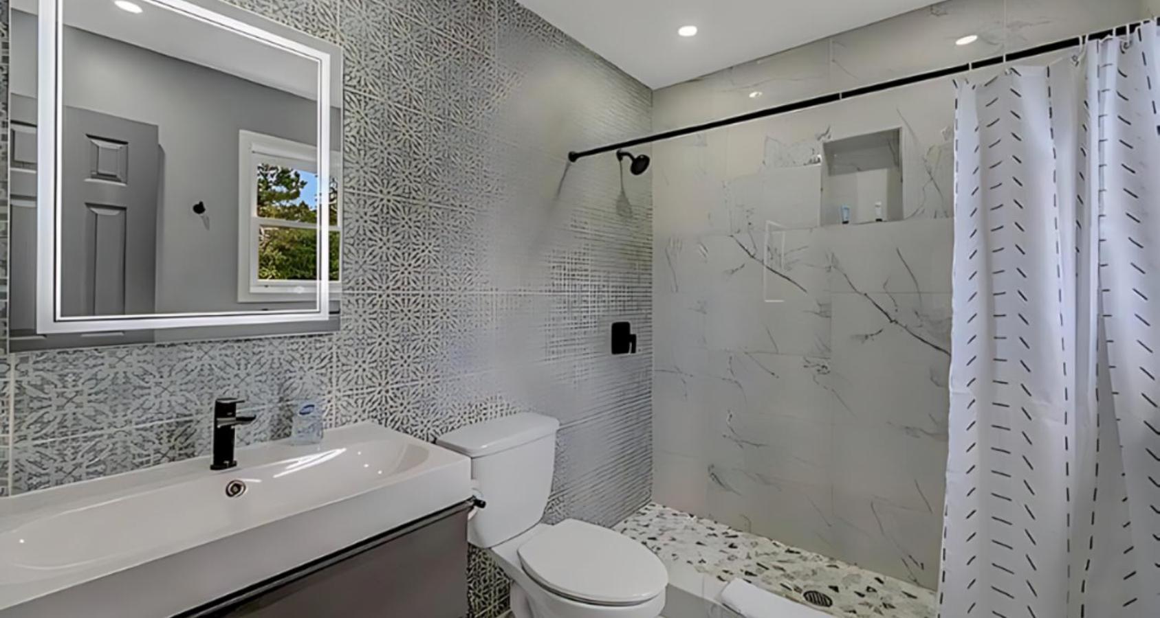 Peaceful Pocono Home With Hot Tub, Gym, & Office Long Pond エクステリア 写真