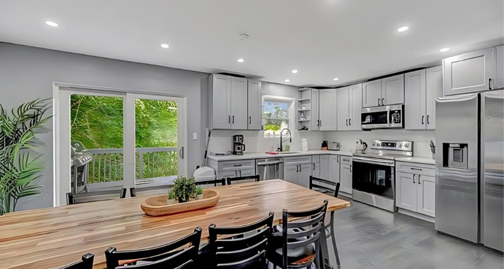 Peaceful Pocono Home With Hot Tub, Gym, & Office Long Pond エクステリア 写真