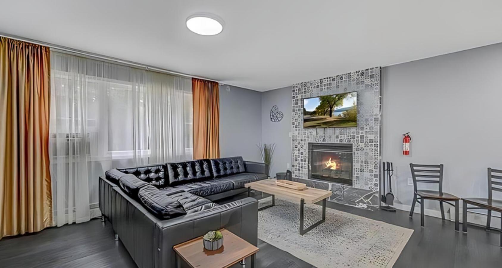 Peaceful Pocono Home With Hot Tub, Gym, & Office Long Pond エクステリア 写真
