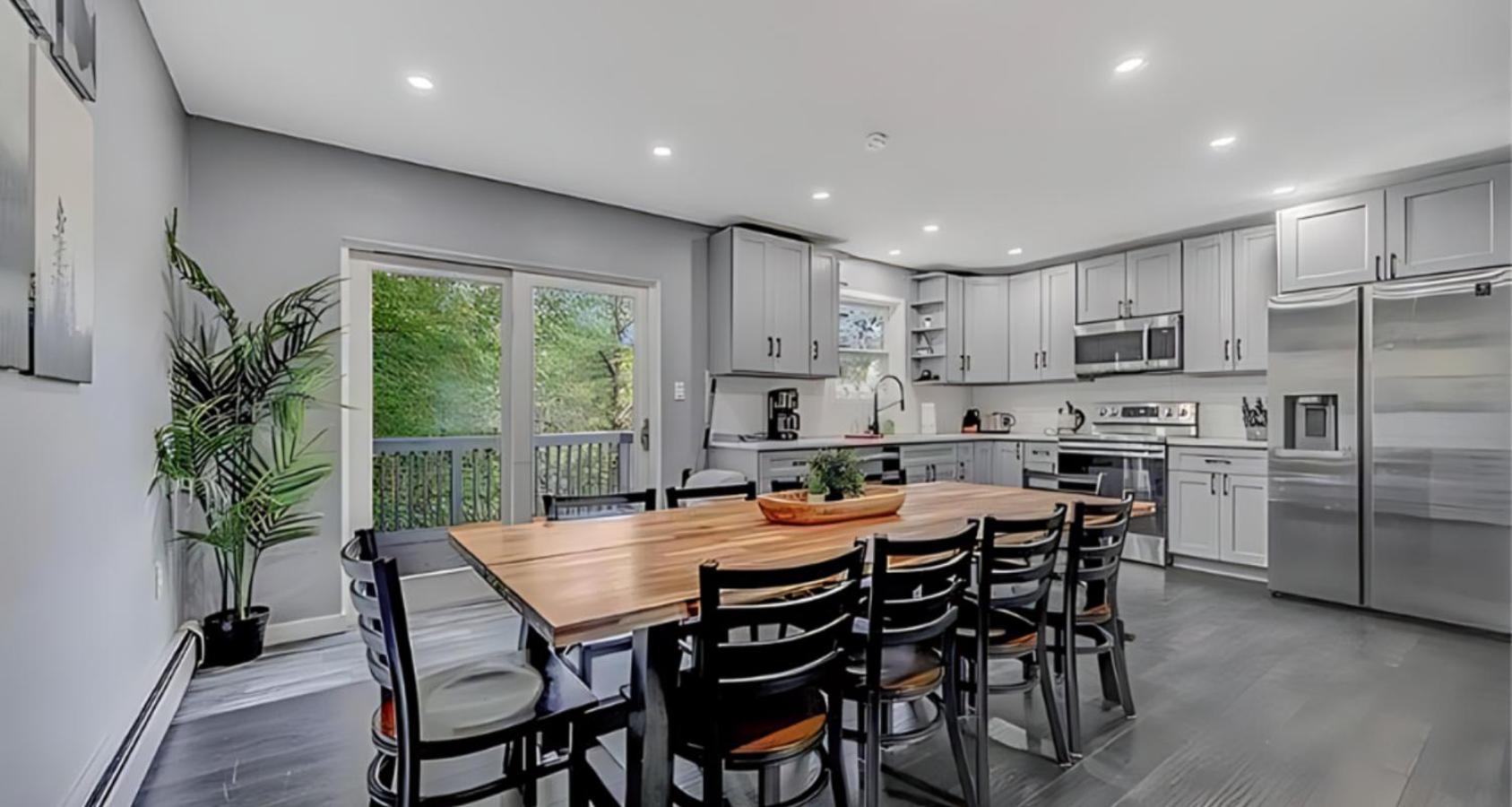 Peaceful Pocono Home With Hot Tub, Gym, & Office Long Pond エクステリア 写真