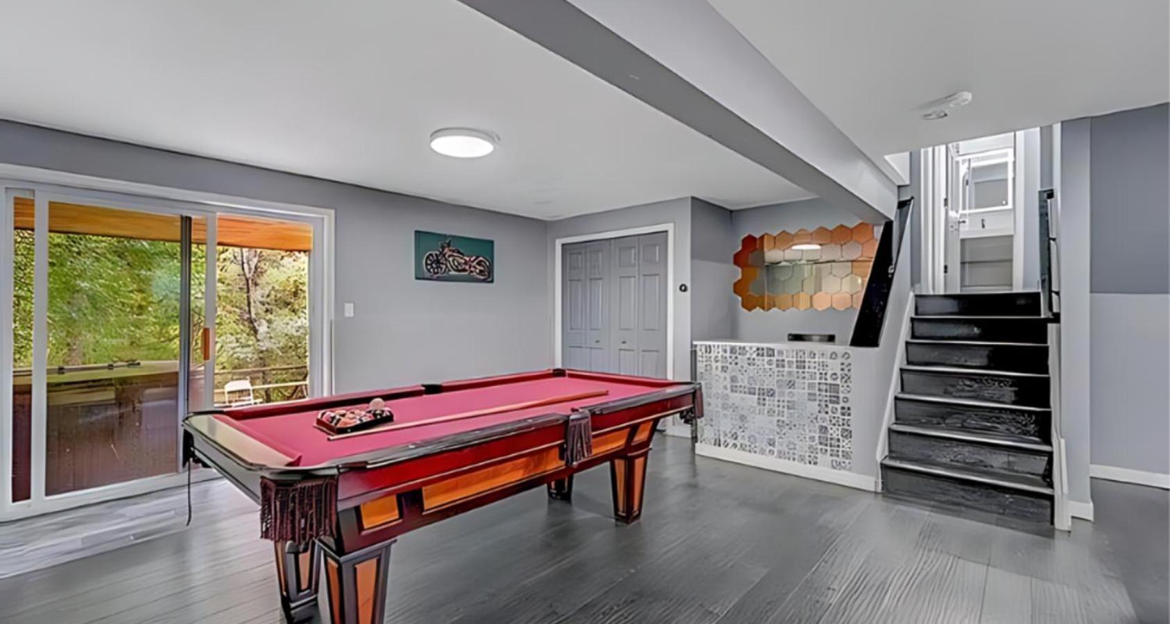Peaceful Pocono Home With Hot Tub, Gym, & Office Long Pond エクステリア 写真