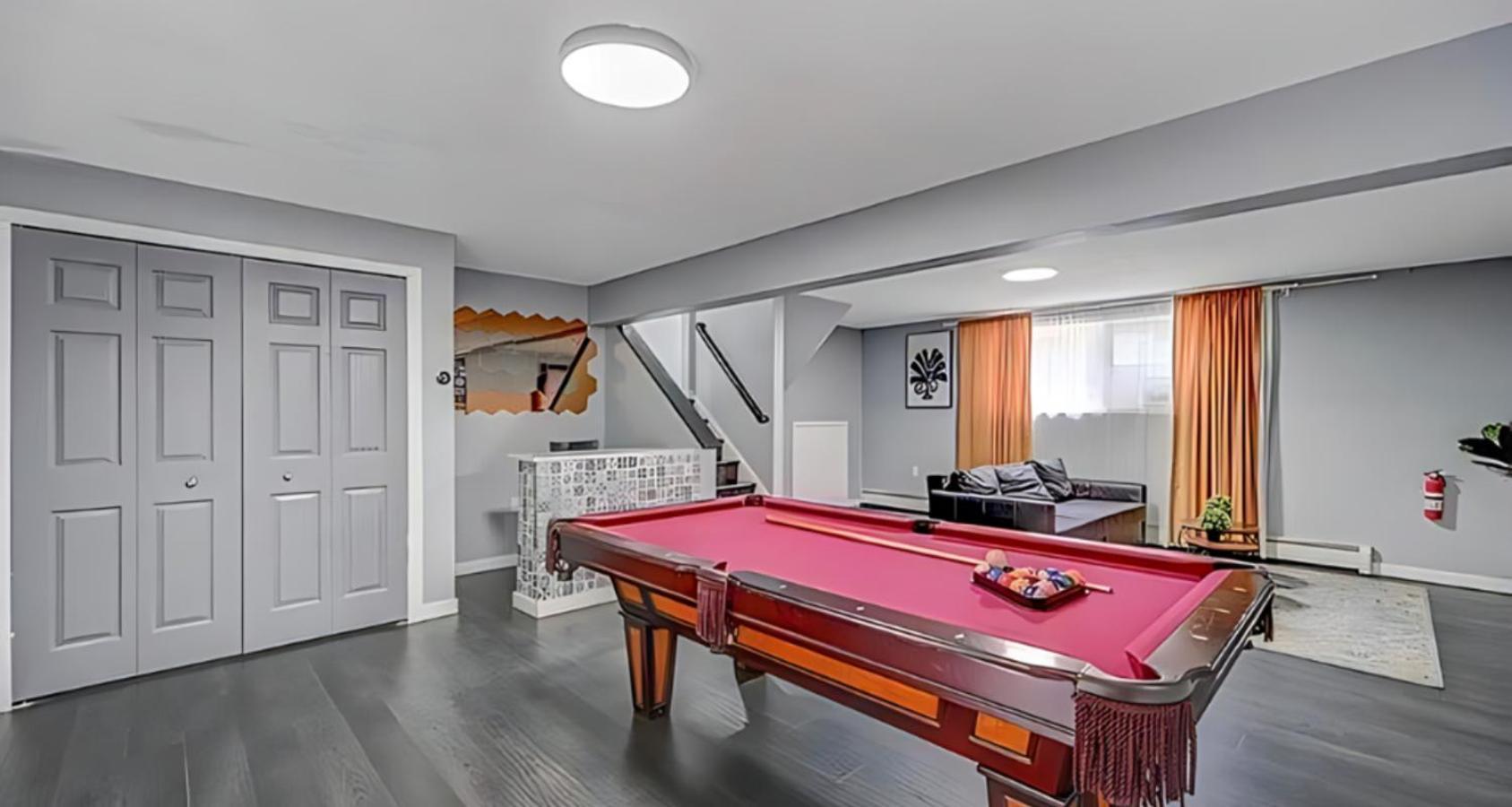 Peaceful Pocono Home With Hot Tub, Gym, & Office Long Pond エクステリア 写真
