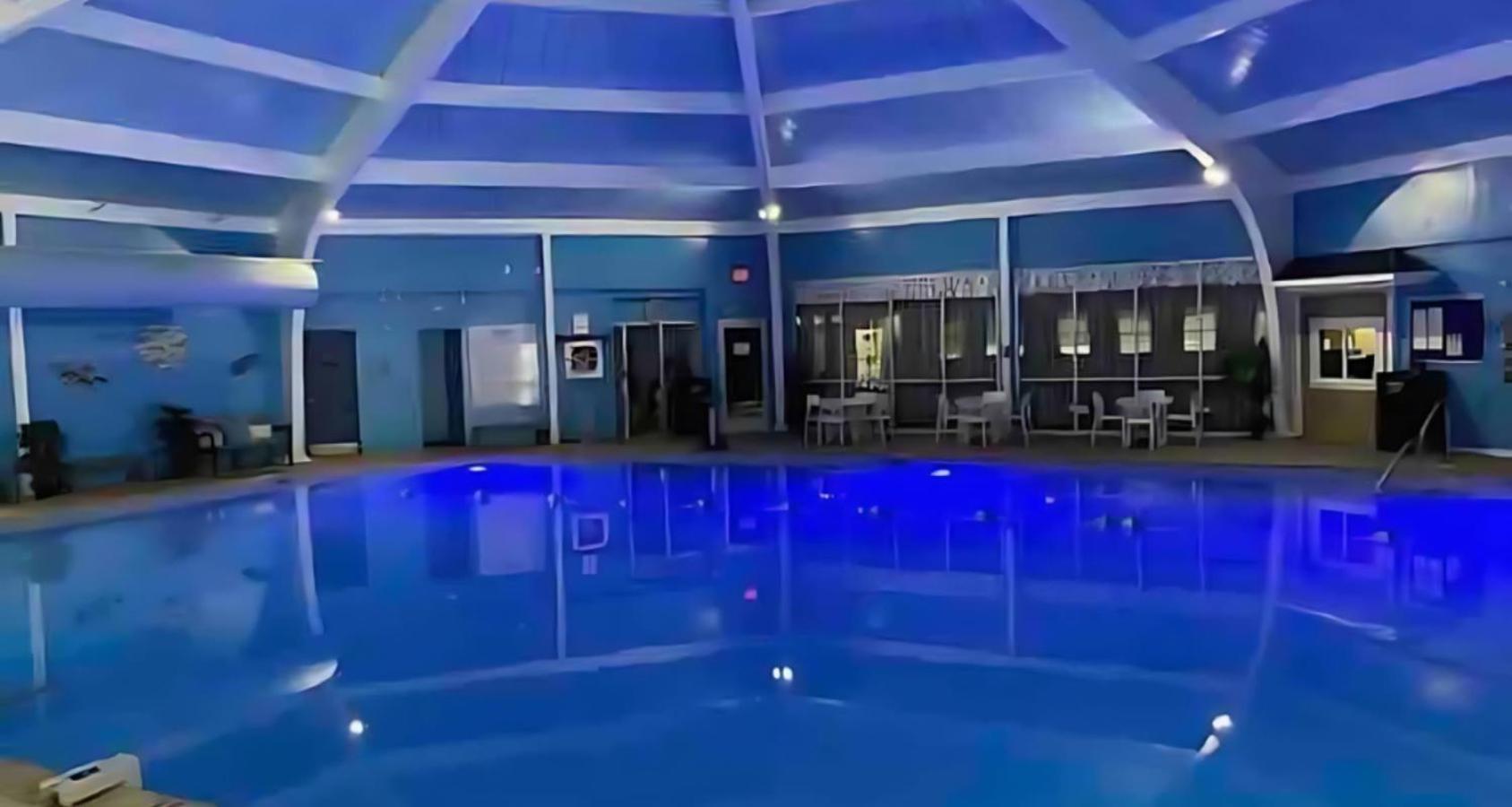 Peaceful Pocono Home With Hot Tub, Gym, & Office Long Pond エクステリア 写真