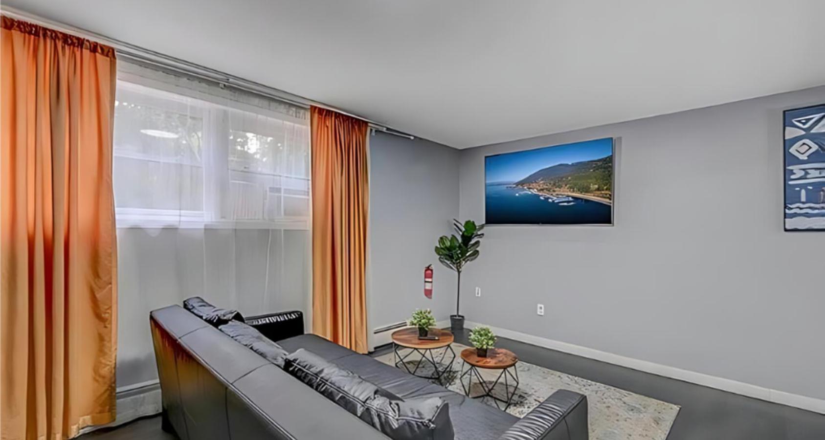 Peaceful Pocono Home With Hot Tub, Gym, & Office Long Pond エクステリア 写真