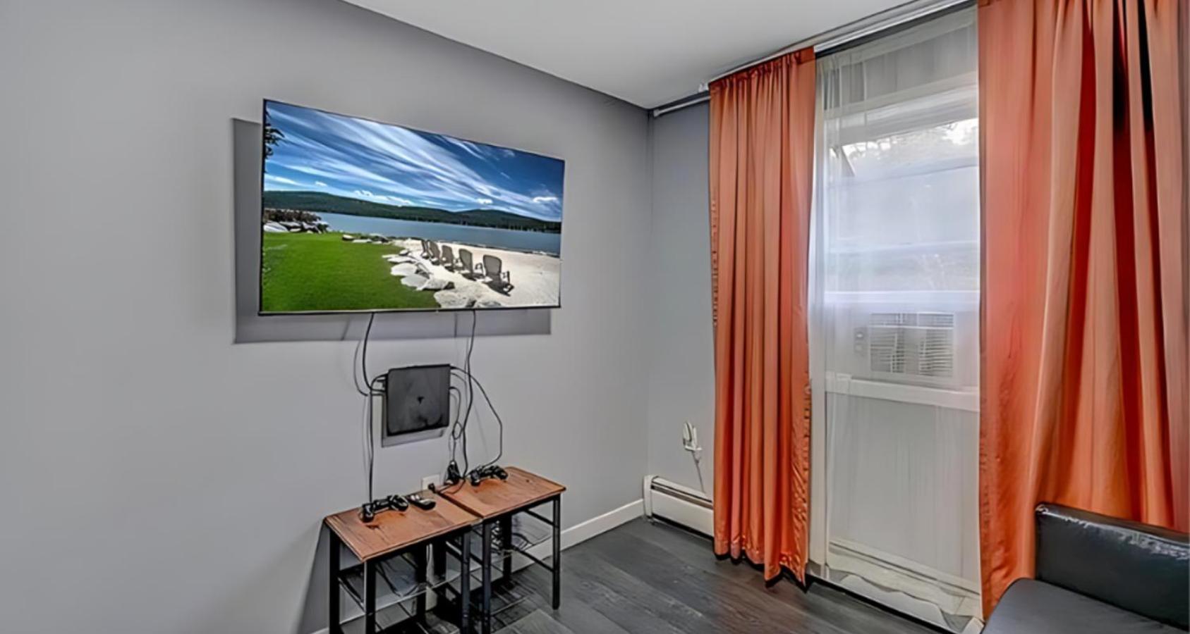 Peaceful Pocono Home With Hot Tub, Gym, & Office Long Pond エクステリア 写真
