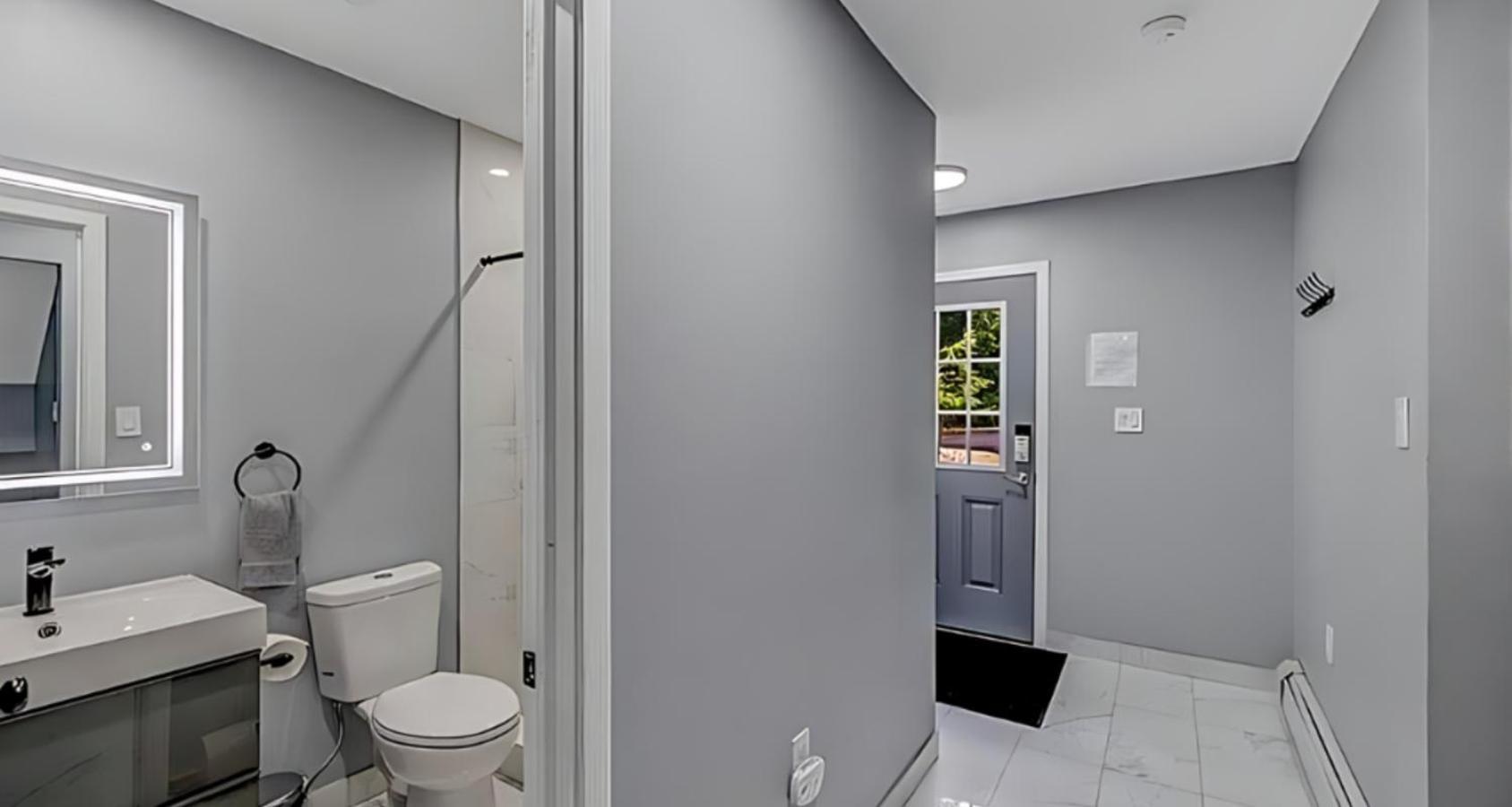 Peaceful Pocono Home With Hot Tub, Gym, & Office Long Pond エクステリア 写真