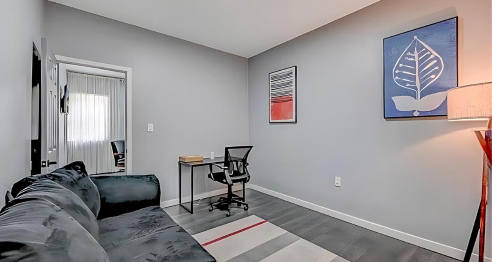 Peaceful Pocono Home With Hot Tub, Gym, & Office Long Pond エクステリア 写真